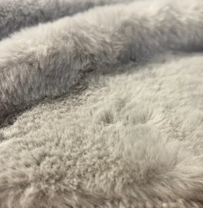 Ki jan yo sèvi ak Shiny Koala Faux Fouri twal pou fè atik alamòd-wo kalite?